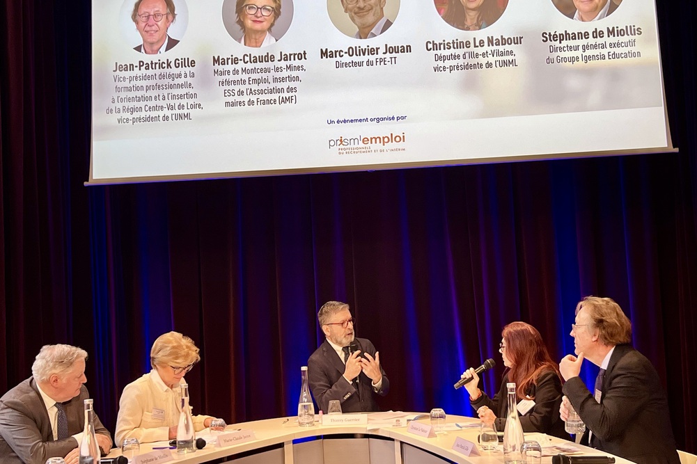 Table ronde lors des 10es Rencontres pour le travail et l’emploi organisées par Prism’emploi, le 4 mars 2025.