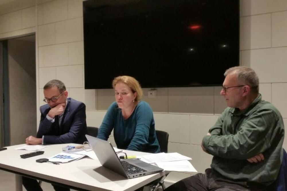 Lors d’un débat "disput’action" de l’Afref, le 27 mars 2025 : Stéphane Maas, directeur Transitions Pro Île-de-France, Véronique Dessen-Torres, directrice territoires et des partenariats chez France compétences, et Damien Brochier, chargé de mission partenariats formation professionnelle au Céreq.