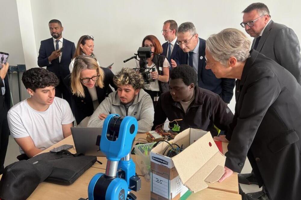 Au Campus des métiers et qualifications d’excellence (CMQE) “Industrie du Futur” à Évry Courcouronnes (92), le 19 mai 2025.