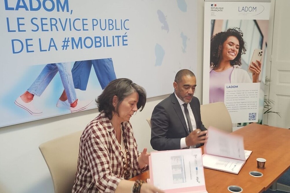 Les représentants de l’Afpa et de l’Agence de l’outre-mer pour la mobilité (Ladom) signent une convention de partenariat visant à faciliter l’hébergement des demandeurs d’emploi ultramarins en mobilité.