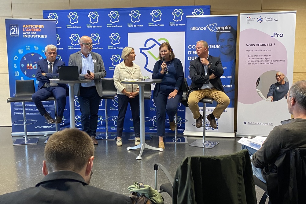 Le 11 septembre 2025, au siège de la Région Hauts-de-France, les partenaires du plan Marshall Emploi Formation Industrie.
