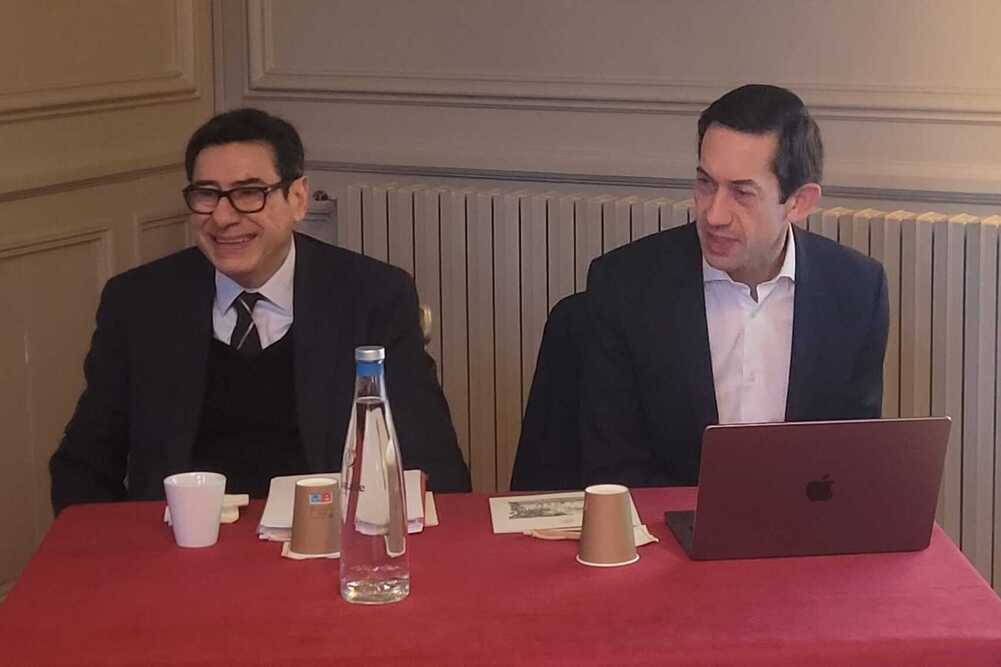 Philippe Aghion, prix Nobel d’économie, titulaire de la chaire Kurt Björklund en innovation et croissance à l’Insead, et Francesco Veloso doyen de l’Insead, le 16 janvier 2026.