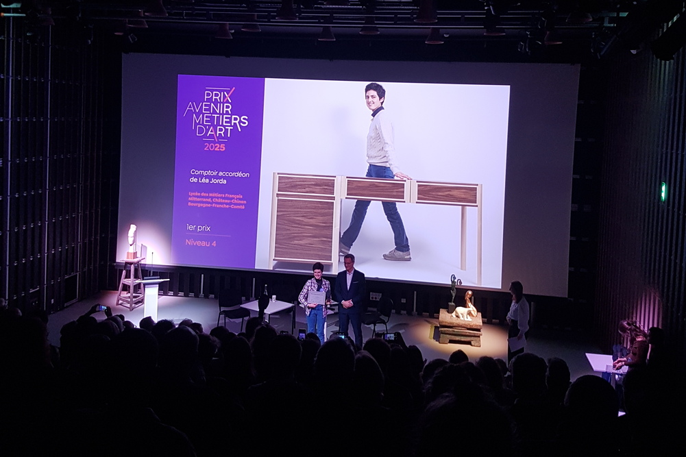 La cérémonie nationale de remise des Prix Avenir métiers d’art 2025, organisée par l’Institut pour les savoir-faire français, le 10 février 2026 au Grand Auditorium du Grand Palais, à Paris.