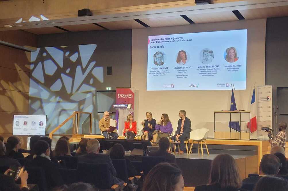 Deuxième table ronde du colloque Inspirons les filles aujourd'hui pour transformer les métiers demain, organisé par le Medef le 14 avril 2026.