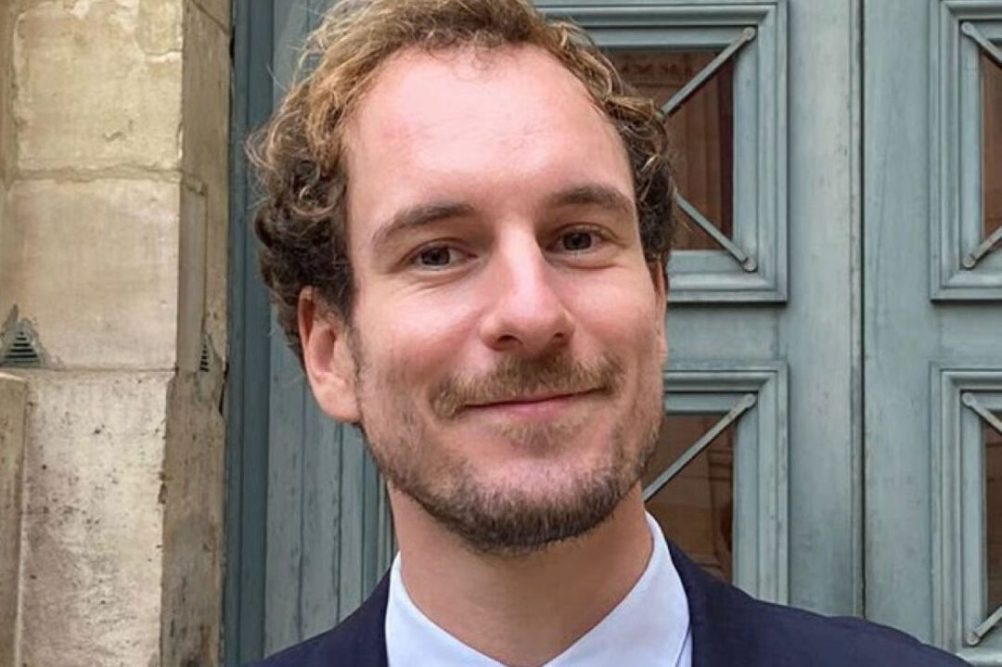 Léonard Bocquet, docteur en économie. Il a soutenu sa thèse, "Essais sur la dynamique de réallocation des travailleurs", en décembre 2024 à l'Université Paris 1 Panthéon-Sorbonne (en lien avec la Paris School of Economics).