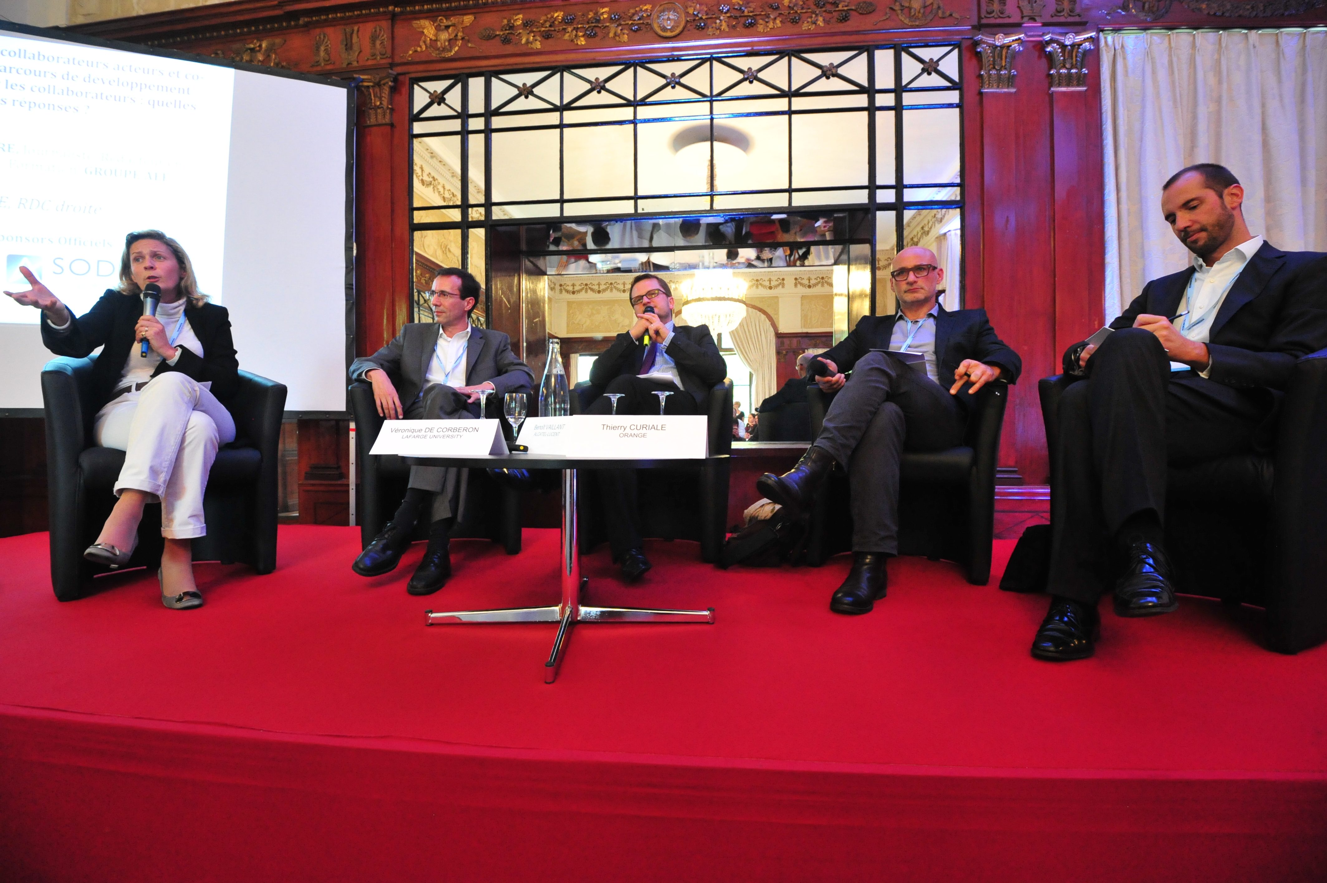 Au Congrès HR' 2014 : Véronique de Corberon (Lafarge), Benoît Vaillant (Alcatel-Lucent), Fabien Claire (AEF), Thierry Curiale (Orange) et Nicolas Rolland (Axa France)