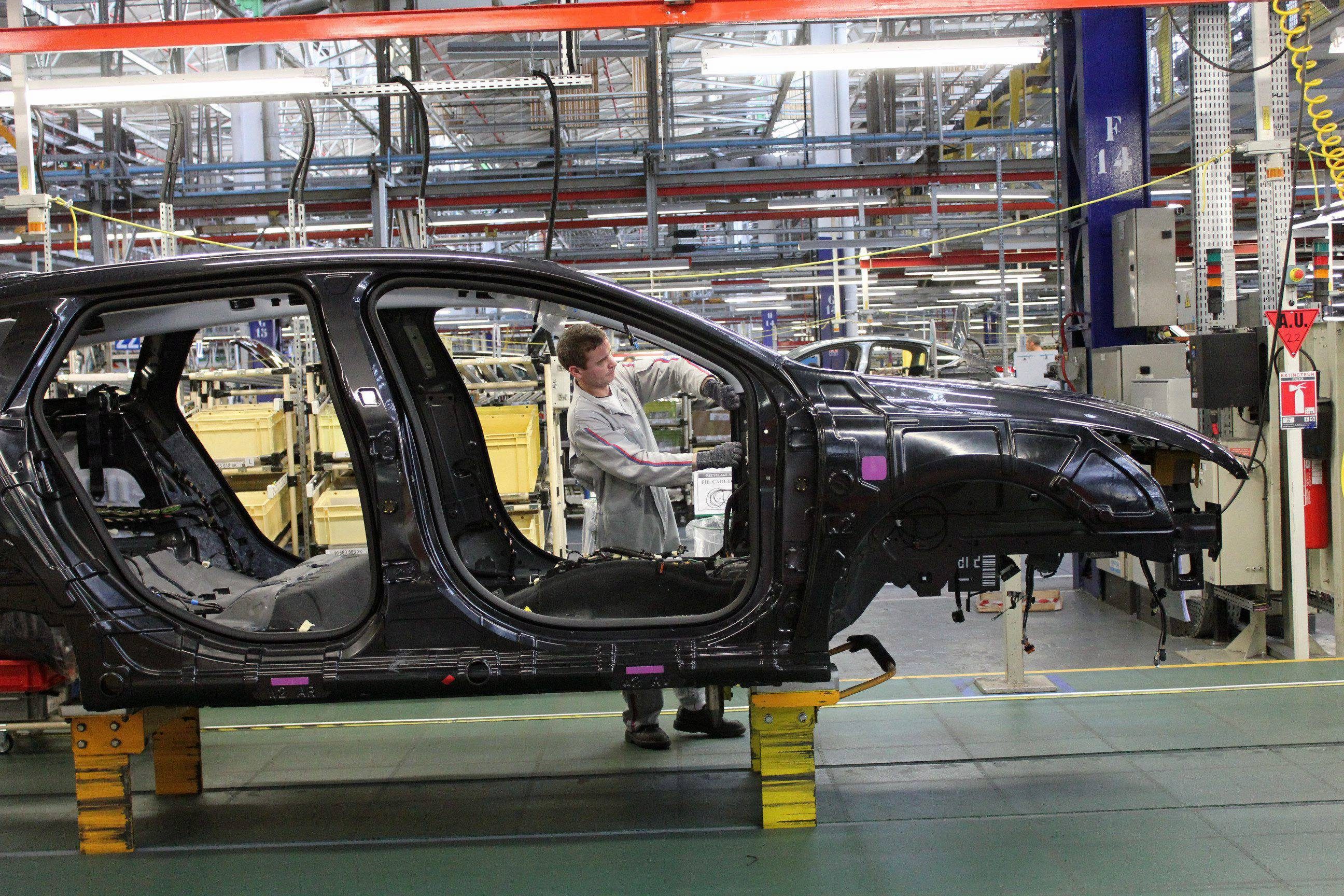 Usine Peugeot Citroën à Chartres-de-Bretagne