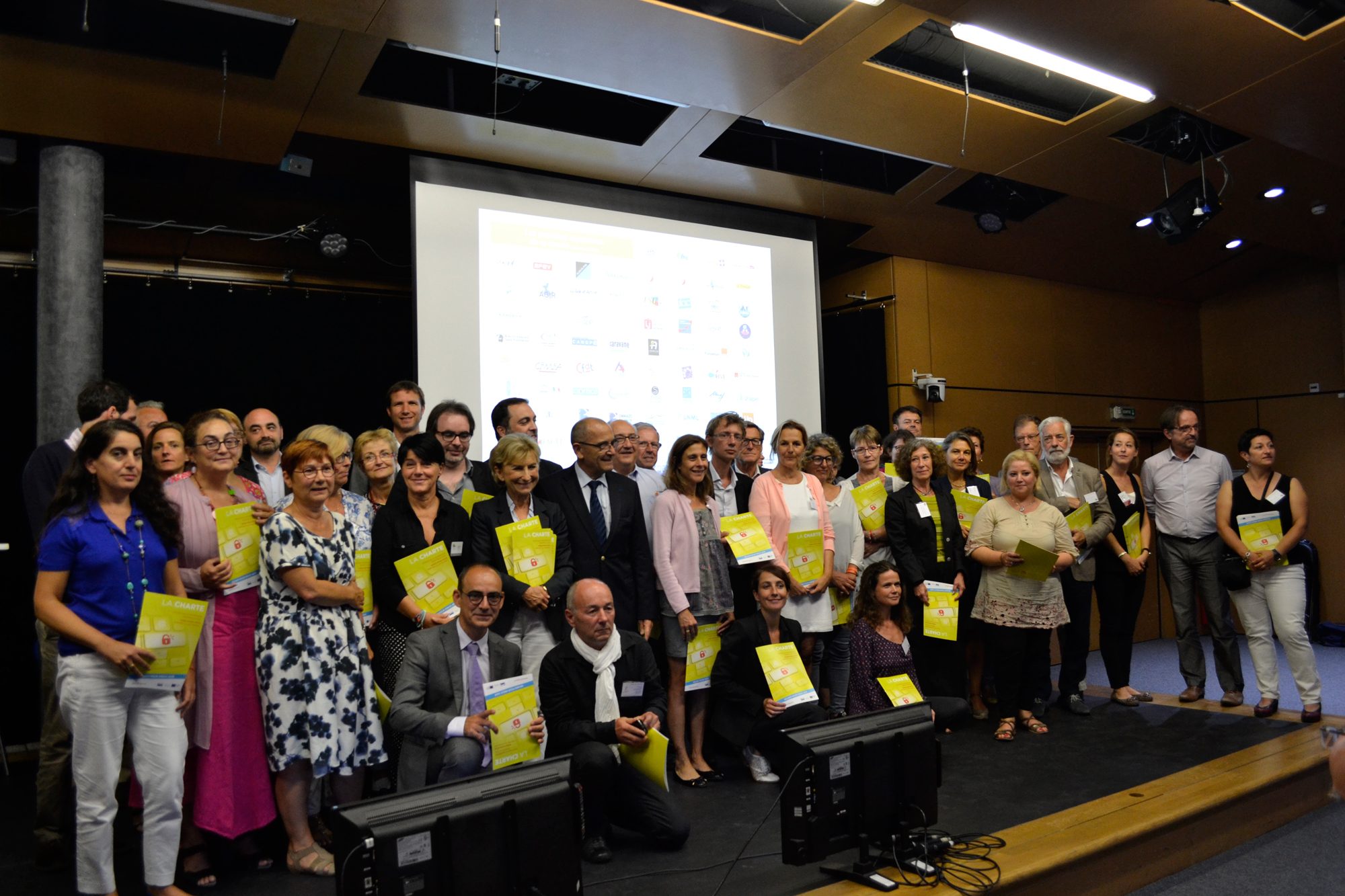 Signature de la Charte, le 6 septembre à Lyon, dans le cadre des Journées du numérique.