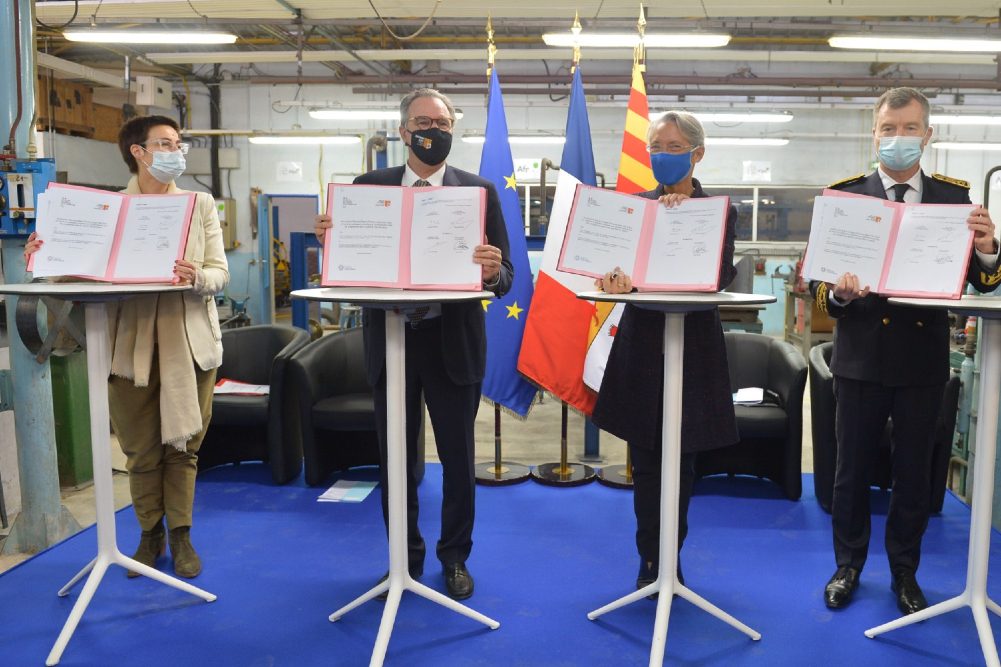 Le 22 janvier 2021, Renaud Muselier, président de la Région Provence-Alpes-Côte d’Azur, président de Régions de France, et Elisabeth Borne, ministre du Travail, de l’Emploi et de l’Insertion, signent l’accord-cadre État-Région d’investissement dans les compétences, au centre Afpa de Marseille - la Treille.