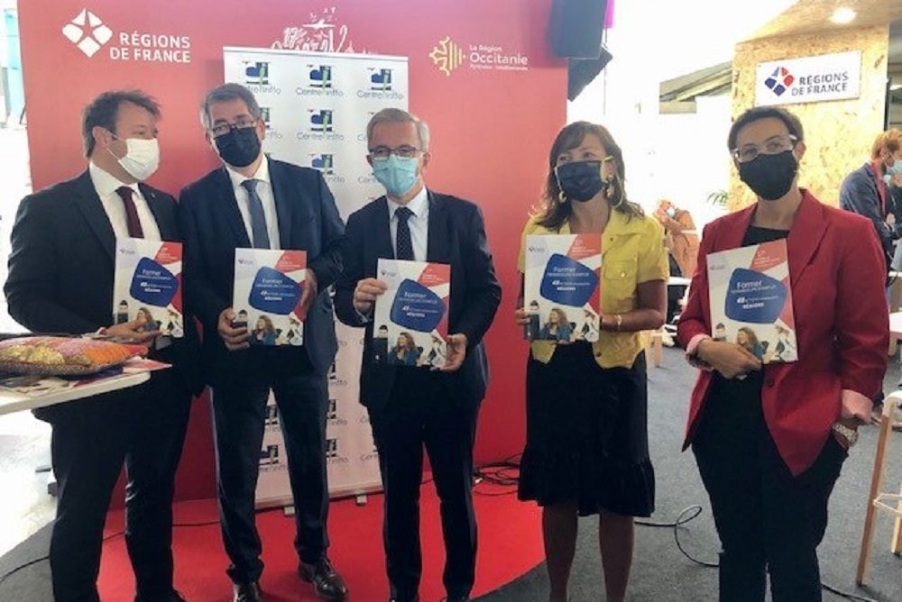 Photo : François Bonneau et Carine Seiler présentent 48 actions remarquables des Régions pour la formation des demandeurs d'emploi (Congrès Régions de France, 30 septembre 2021)