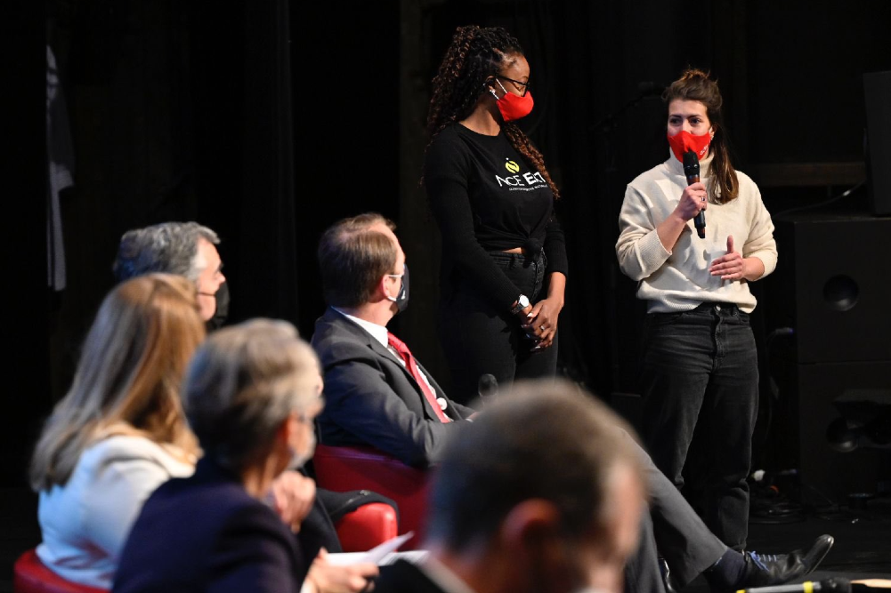 Carrefour de l'entreprenariat à Marseille, le 4 février 2022, avec la ministre du Travail Elisabeth Borne et Thibault Guiluy, haut-commissaire à l'emploi et à l'engagement des entreprises.