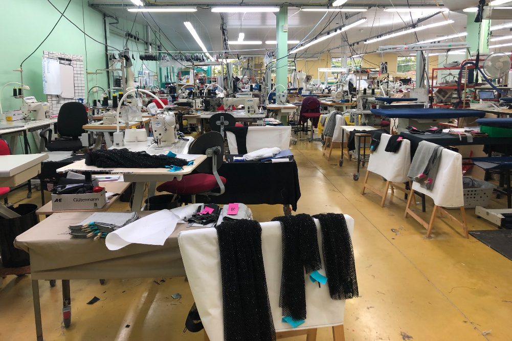 Normandie - chez Thierry-Fonlupt, des couturières de luxe formées en interne