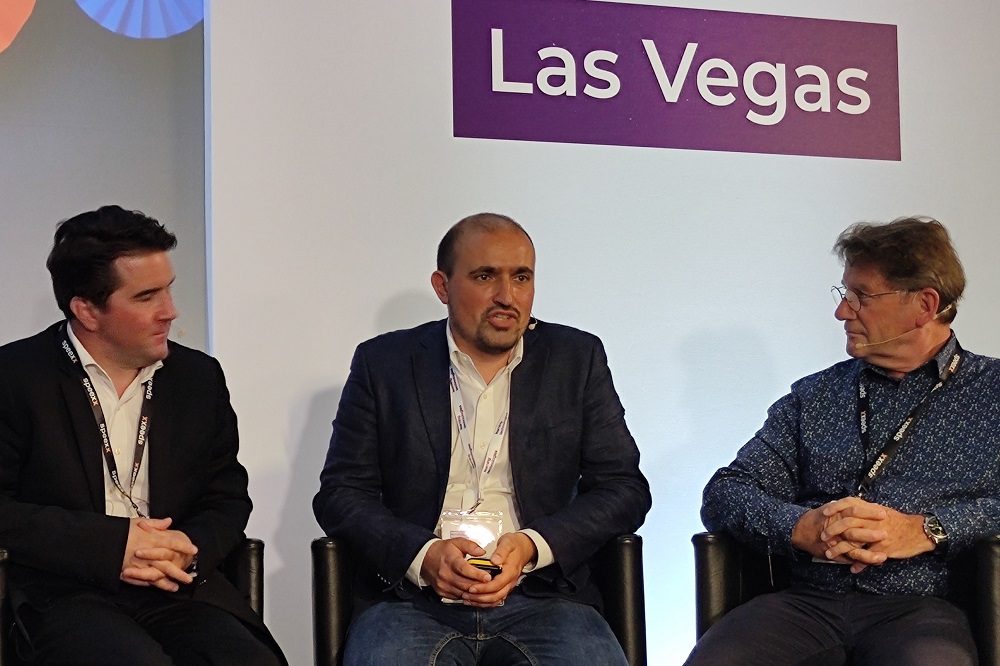 Photo d'Aurélien Fenard (Pôle emploi), Bruno Longhi (Cegid) et Denys Bricout (Pôle emploi), lors du salon Learning Technologies, le 18 mai 2022 à Paris