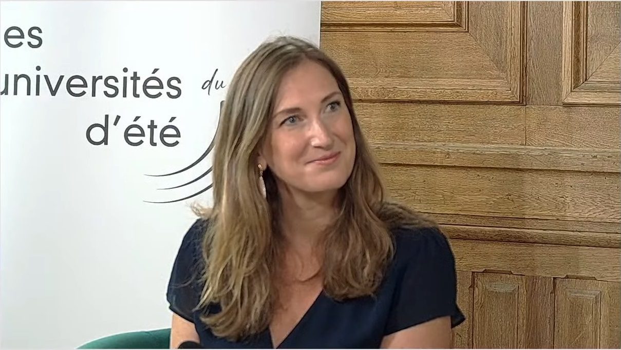 Photo de Carole Grandjean, ministre déléguée chargée de l’enseignement et de la formation professionnels, mardi 30 août 2022, à l’université d’été du Conseil national de consultation des personnes handicapées organsiée à l'Académie du climat (Paris)