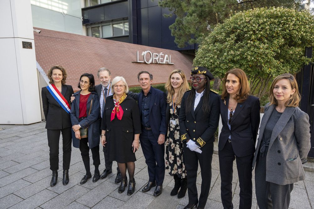 La ministre du Travail Catherine Vautrin au siège de L'Oréal, le jeudi 21 mars 2024, à Clichy, dans les Hauts-de-Seine.