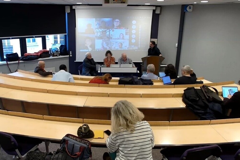 Lors de la “conversation professionnelle” de l’ADevComp, le 20 mars 2024, animée par Emmanuelle Begon, coordinatrice de la Maison de la formation en situation de travail (MaFest), et Frédéric Aubreton, président du cabinet Pro Sapiens.