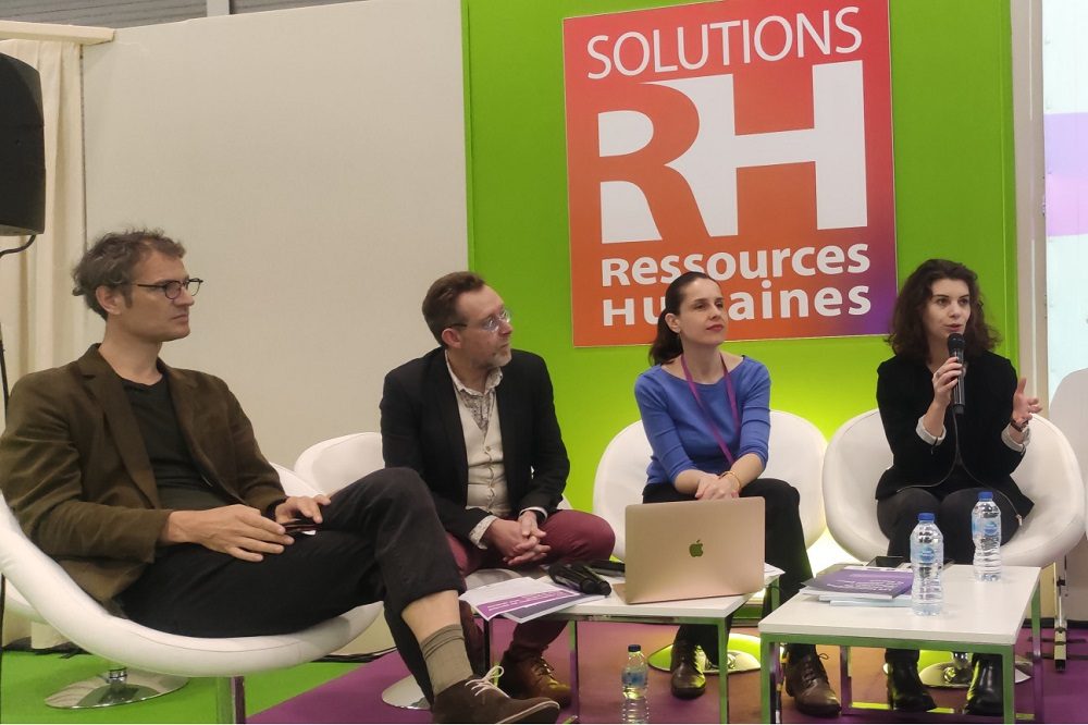 Photo de Benoît Bonte, fondateur de Millionroads et membre d’EducAzur ; Jean Bayet, directeur du développement institutionnel chez Editis et administrateur de l’Afinef ; Anne-Cécile Poilvert, déléguée générale Edtech Grand Ouest ; Éloïse Lehujeur, déléguée Attractivité Numeum ; présentent le livre blanc Les technologies au service de l’éducation : une chance pour la France, interviennent au salon Innovative learning, jeudi 21 mars 2024. (Hors champ, Karine Welter, journaliste conseil en communication, co-rédactrice de l’ouvrage).