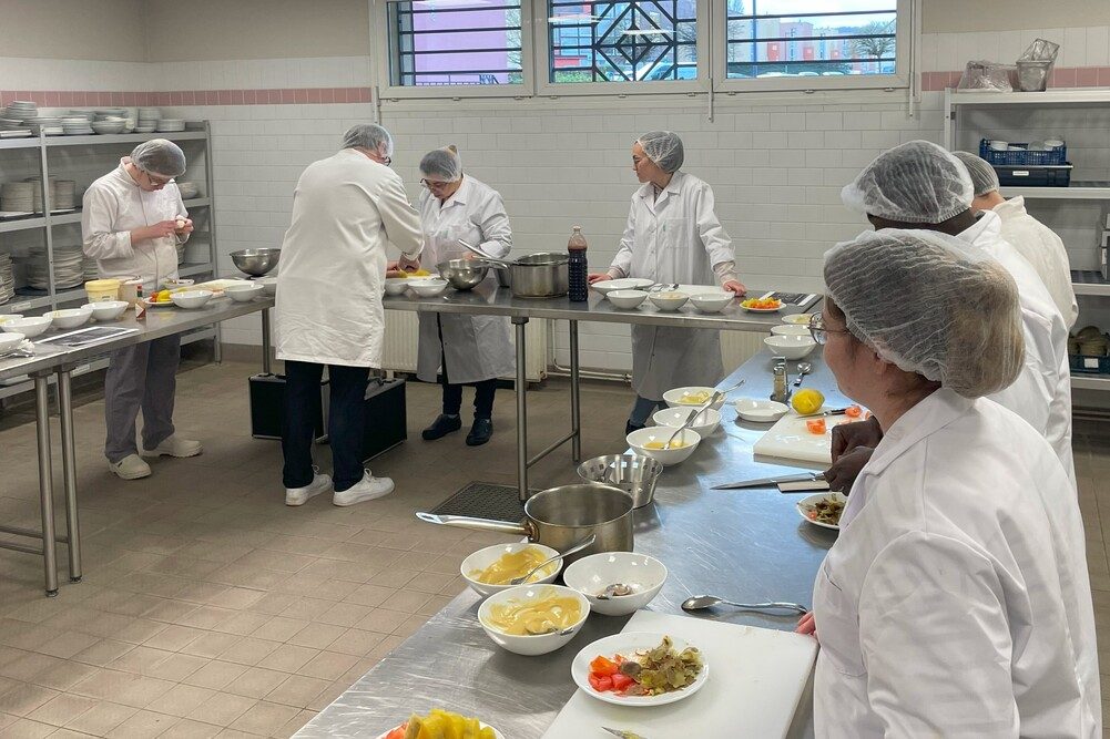 En Normandie, une formation inclusive est menée par l’Umih 27 (Union des métiers et des industries de l'hôtellerie) et le CFAie (centre de formation des apprentis interconsulaire) de l’Eure.