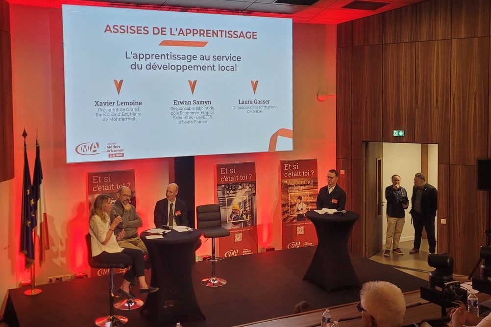 Lors de la table ronde “L’apprentissage au service du développement local” aux Assises de l’apprentissage organisées par la CMA d’Île-de-France le 16 mai 2024.