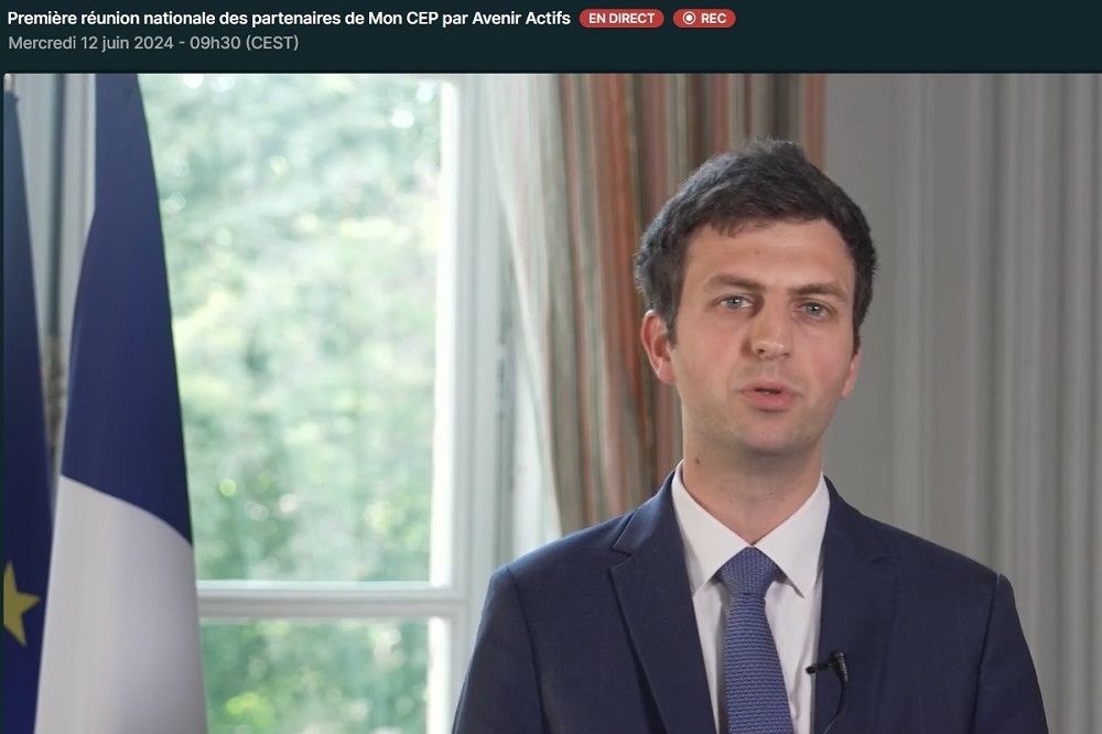Copie d'écran de Geoffroy de Vitry, haut-commissaire à l'enseignement et à la formation professionnels, message enregistré pour la Première réunion nationale des partenaires Mon CEP par Avenir Actifs, organisée par France compétences le 12 juin 2024