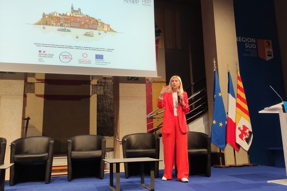 Photo d'Isabelle Barth, enseignante-chercheuse en management, conférencière consultante en innovation manageriale, lors des Assises nationales des Ateliers de pédagogie personnalisée le 14 juin à Marseille