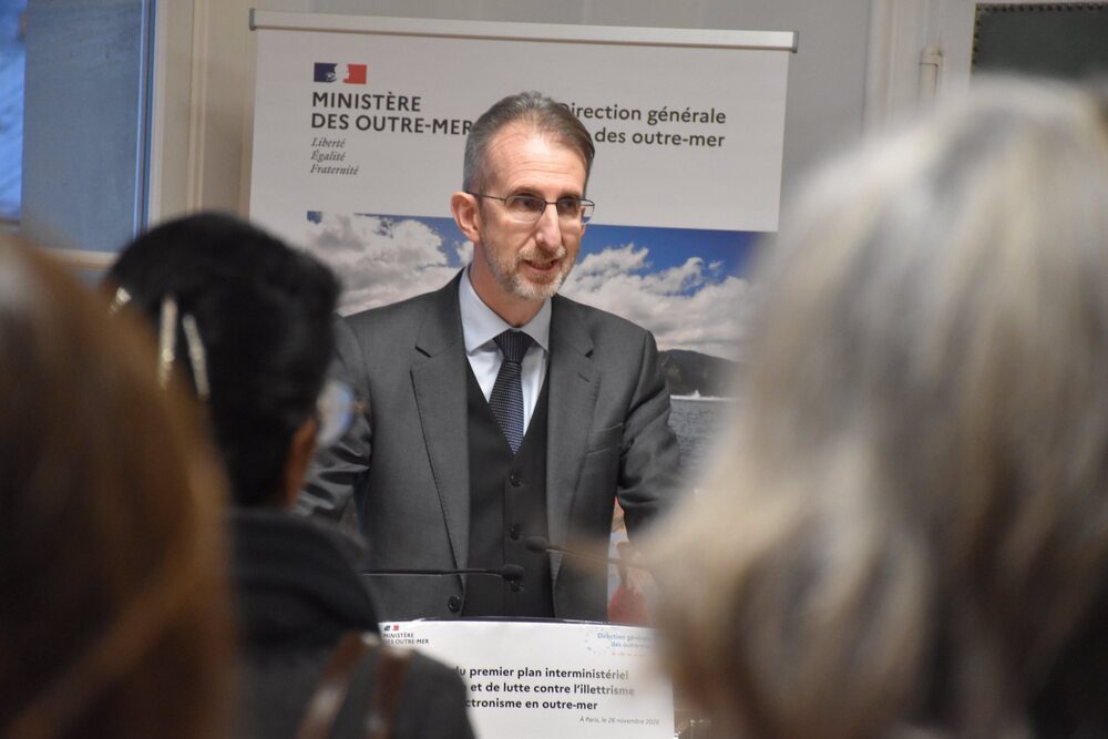 Lors de la signature du plan interministériel de prévention et de lutte contre l’illettrisme et l'illectronisme en outre-mer le 26 novembre 2025 à la Direction générale des outre-mer (DGOM).